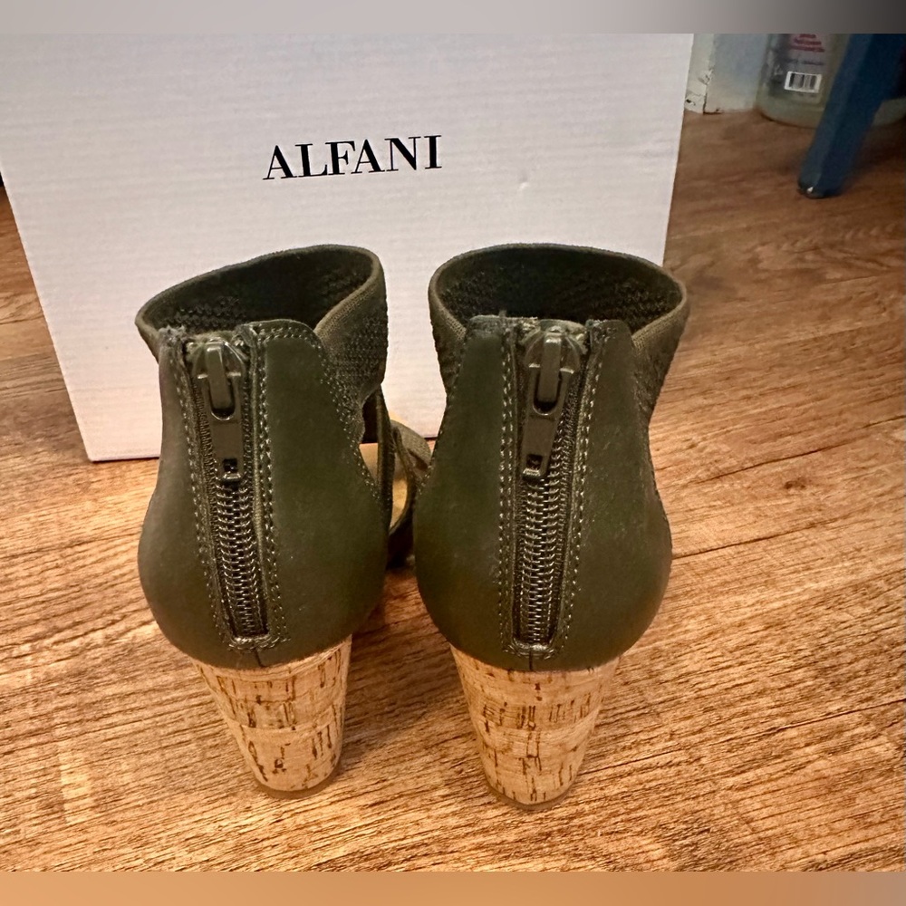 NWT Alfani Pennii Olive Knit Wedge Sandals 6.5 - Picture 4 of 7